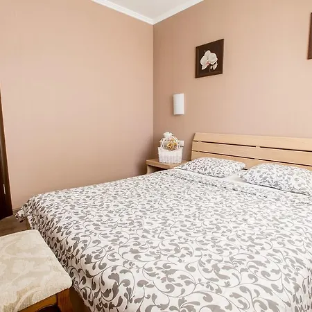 One-bedroom Flat On Pritytskogo Street Appartamento